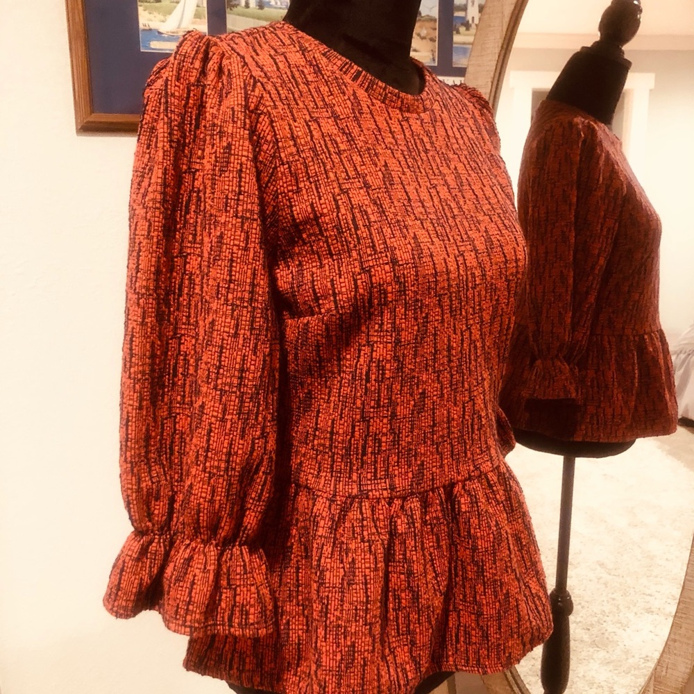 ANTHROPOLOGIE Ladies peplum/puff sleeve top. 🍊